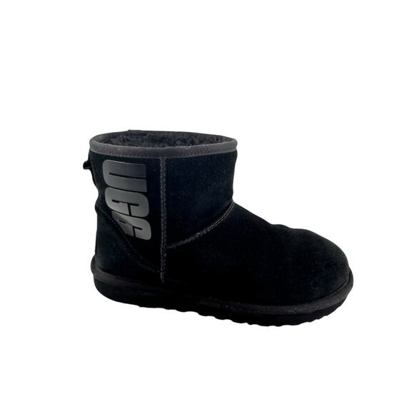 UGG CLASSIC MINI UGG RUBBER LOGO GRAPHIC BLACK BOOT US 8/ EU 39/ UK 6 - Picture 2 of 10